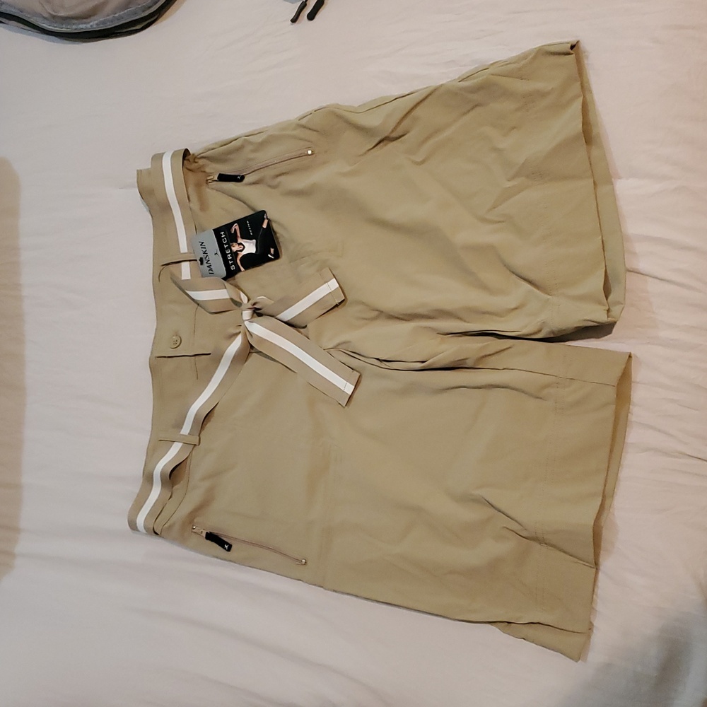 NWT Danskin Khahi Stretch Shorts Womens SZ L